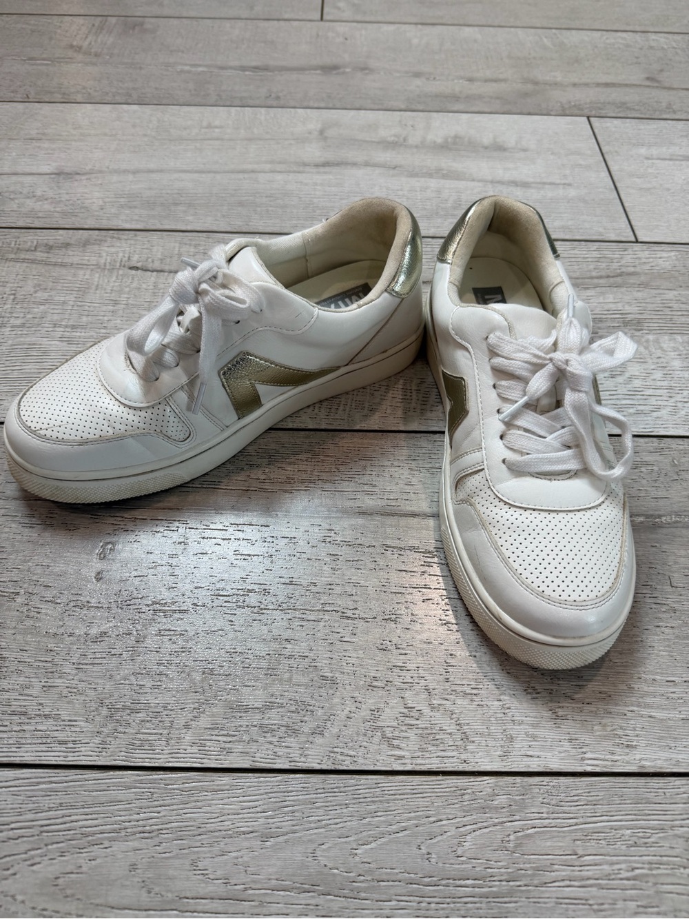 MIA White & Gold Low Top Sneakers Women’s Size 8M (or check size) Casual Lace Up